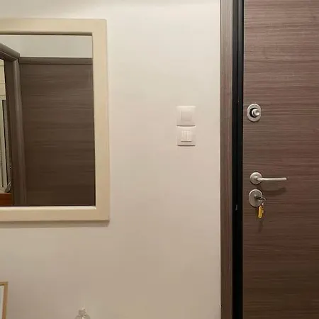 Lovely 1 Bedroom In Apartment